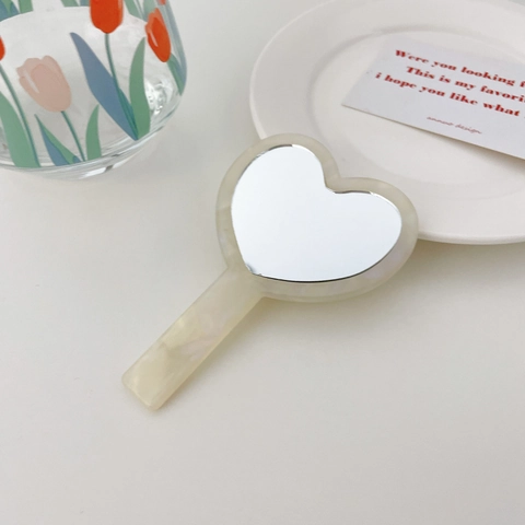 Vintage Celluloseacetat Herz Handgehaltener Schminkspiegel Eleganter Koreanischer Stil Tragbarer Kosmetikspiegel Für Damen Beauty-Tool