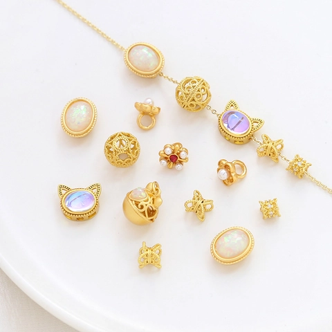 Cuentas y Colgantes de Aleación Dorada con Flores Huecas para Creación de Joyas DIY con Perlas Artificiales y Strass Accesorios