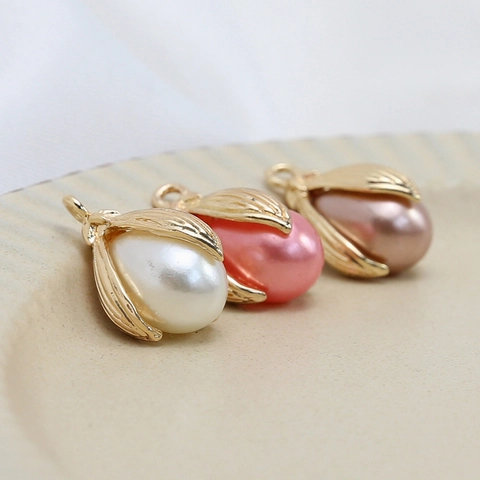 Pendente a Forma di Fiore di Tulipano in Perla Artificial Sintetica Lega Placcata Oro Ciondolo per DIY Collana Orecchini Gioielli