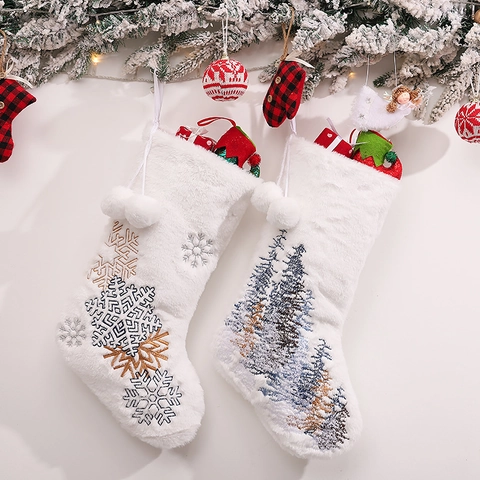 Chaussette De Noël Peluche Blanche Broderie Flocon De Neige Sapin Avec Pompons Décoration De Fête Sac Cadeau