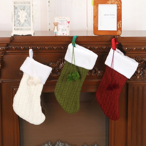 Kabelgebreide Kerstsok Met Imitatiebont Manchet En Pompons Voor Kerstdecoratie Rood Wit Groen Stof Kerstsokken