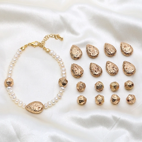 Perles en Alliage Plaqué Or avec Texture de Lave Forme Ronde Multi-facettes et Goutte d'Eau pour Bijoux DIY