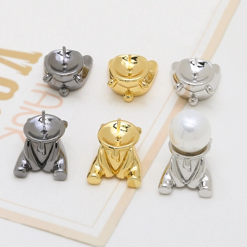 Schattige Beer Dier Sieradenaccessoire Koperlegering Zittende Beer Oorbelbasis Met Pin DIY Handgemaakte Parelhouder