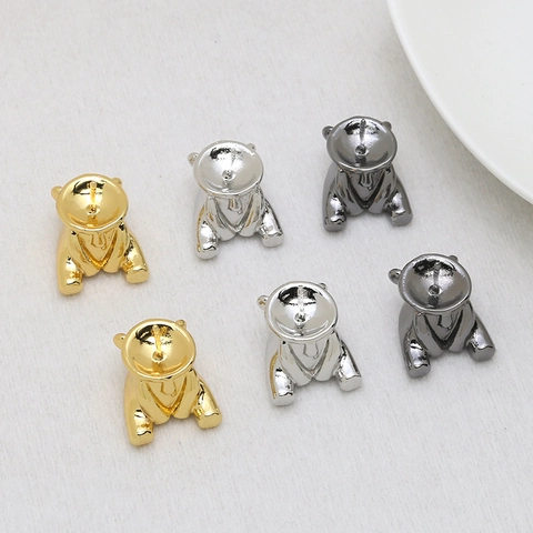 Schattige Beer Dier Sieradenaccessoire Koperlegering Zittende Beer Oorbelbasis Met Pin DIY Handgemaakte Parelhouder