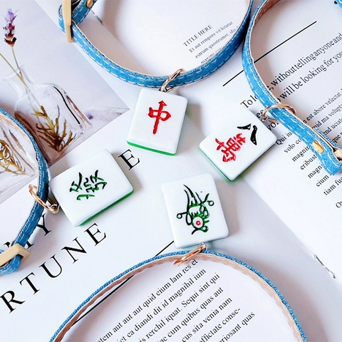 Δημιουργικό Κρεμαστό Mahjong Κολάρο Κατοικίδιων Ζώων Ντενίμ Υφή Δέρμα PU Με Κουδούνι Ρυθμιζόμενο Διακοσμητικό Κολάρο Σκύλου