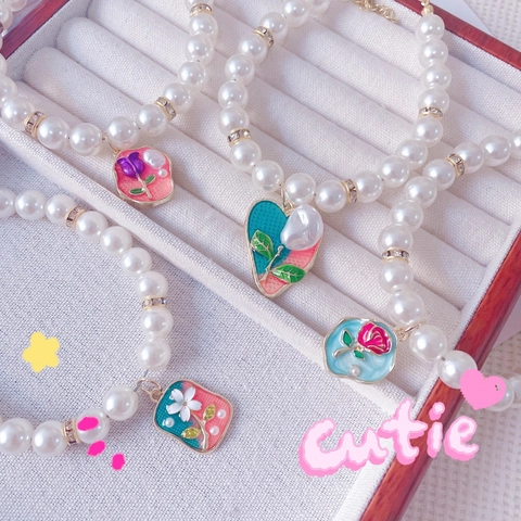 Pet Artificial Pearl Necklace With Enamel Flower Pendant For Dogs And Cats Elegant Rhinestone Pet Jewelry Neck Strap Collar