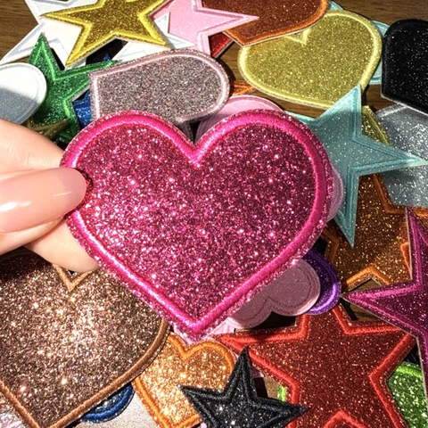 Toppe Ricamate a Cuore Glitterato Scintillante Paillettes Applicazione da Cucire o Stirare per Abbigliamento Borse DIY Decorativo