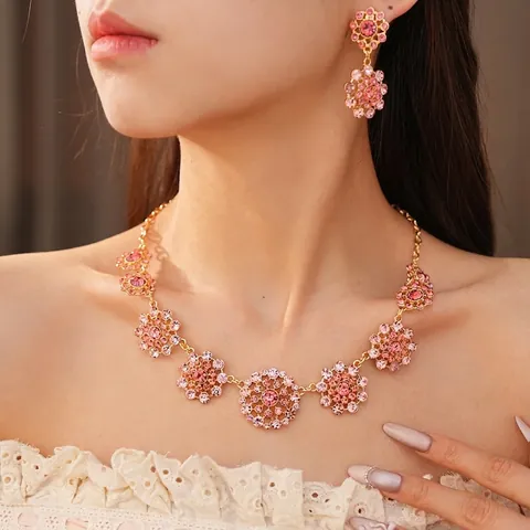 Conjunto de Joyas de Collar y Pendientes Redondos Huecos de Aleación de Lujo Vintage para Mujer Joyería de Cadena de Clavícula Estética de Lujo Ligero