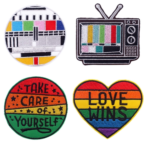 Toppe Ricamate Segnale di Test TV Retrò Arcobaleno Cuore Tondo SMPTE Color Bar Toppe Termoadesive per Abbigliamento Fai da Te