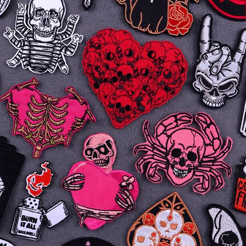 Punk Totenkopf Stickerei Aufnäher Für Kleidung Gotik Schmetterling Herz Krabbe Bügelbild Applikation DIY Nähen Dekor