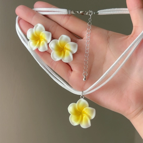 Frische Hawaiianische Stil Harz Frangipani Blume Anhänger Halskette Ohrringe Schmuckset Für Damen Sommer Urlaub Schmuck
