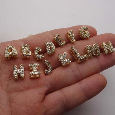 Ciondolo a 26 Lettere Inglesi in Rame Placcato Oro Micro-pavé Zircone Perla DIY per Collana Bracciale Creazione Gioielli Donna Accessorio
