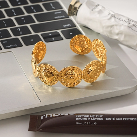 European American Style 18K Gold Plated Stainless Steel Strawberry Embossed Round Open Bangle Bracelet For Women Fashion Jewelry