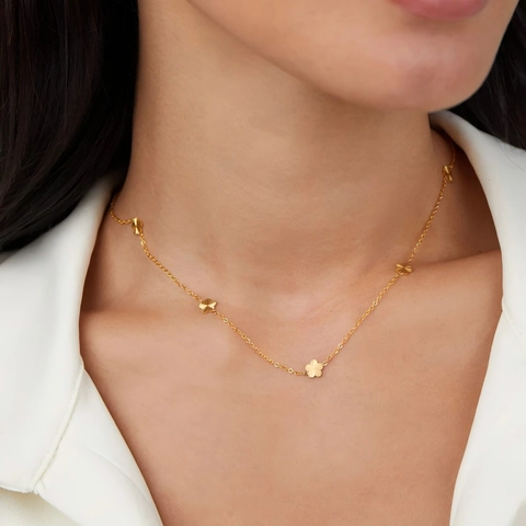 Collar Con Colgante Floral Chapado En Oro 18K Acero Inoxidable Impermeable Hipoalergénico Minimalista Elegante Mujeres