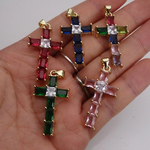 Colgante de Cruz de Cobre Vintage para Mujer Zirconia Cuadrada Colorida Solo Colgante Sin Cadena Joyería Religiosa Dorada