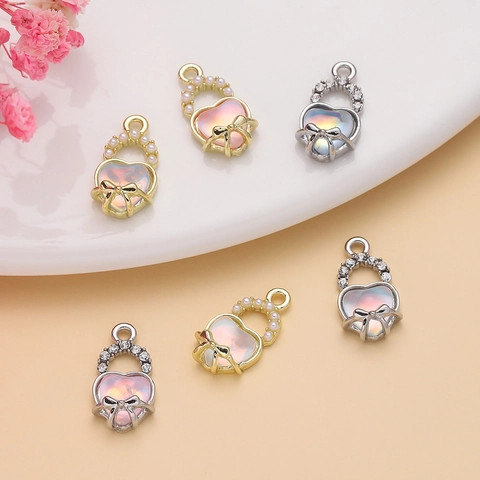 Ciondoli a Forma di Cuore con Fiocco in Lega Resina Iridescente Strass Perle Artificiali per Collane Braccialetti Fai da Te Gioielli