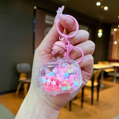 Porte-clés Forme de Télévision en Sables Mouvants Acryliques Perles Colorées Flocons de Neige Pendentif Liquide Créatif Bijoux de Sac Cadeau