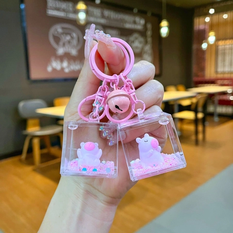 Porte-Clés Liquide en Acrylique Capybara Dessin Animé Rose Pendentif Cube Injecté d'Huile d'Animal Mignon Avec Sangle en Silicone et Cloche Charme de Sac Cadeau de Couple