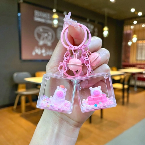 Porte-Clés Liquide en Acrylique Capybara Dessin Animé Rose Pendentif Cube Injecté d'Huile d'Animal Mignon Avec Sangle en Silicone et Cloche Charme de Sac Cadeau de Couple