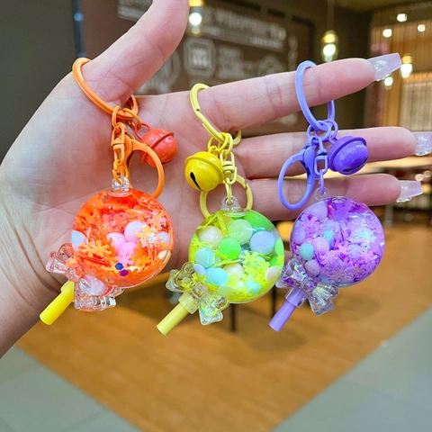 Süßer Cartoon Lutscher Schlüsselanhänger Flüssiger Treibsand Schwimmende Pailletten Acryl Harz Tasche Anhänger Mit Glocke Schleife Für Kinder Geschenk
