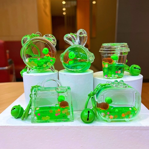 Simpatico Portachiavi a Forma di Tartaruga Verde con Sabbie Mobili Liquide in Acrilico con Ciondolo a Campanellino