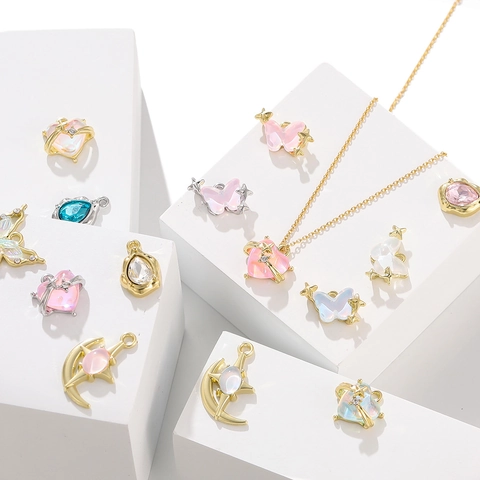 Breloques en Alliage avec Strass en Forme de Cœur Papillon Lune Goutte d'Eau Pendentifs pour la Fabrication de Colliers et Bracelets DIY Accessoires de Bijoux pour Femmes