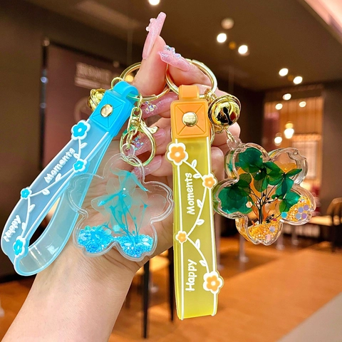 Portachiavi Creativo in Acrilico con Fiori Secchi di Ciliegio con Sabbie Mobili Liquide Ciondolo a Fiore Luminoso Campanello Cinturino per Borsa Auto Chiave Ciondolo Regalo
