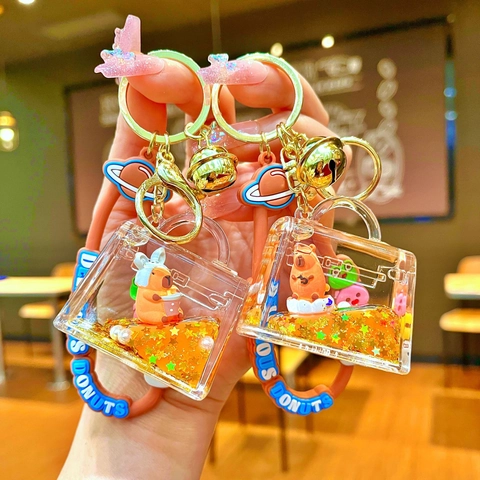 Lindo Llavero de Arenas Movedizas Líquidas de Carpincho Forma de Mini Bolso Colgante de Acrílico Animal de Dibujos Animados