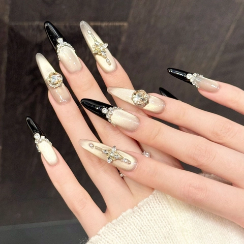 Luxuriöse Schwarz Gold Verlauf Katzenauge Künstliche Nägel Zum Aufkleben Lange Stiletto Mit Strass Metall Kreuz Für Damen