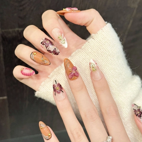 Uñas Postizas Hechas a Mano Rosa Naranja Con Flores Relieve 3D Oro Vintage Elegantes Forma Almendra Set para Mujer