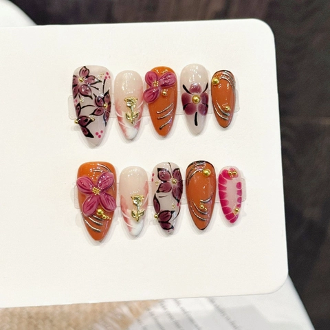 Uñas Postizas Hechas a Mano Rosa Naranja Con Flores Relieve 3D Oro Vintage Elegantes Forma Almendra Set para Mujer