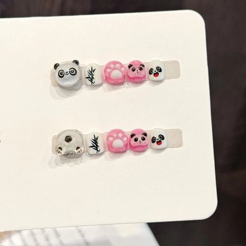 Unghie a Pressione a Cartone Animato Panda per Bambini in Resina Rosa con Impronta di Zampa e Bambù Unghie Corte Ragazze