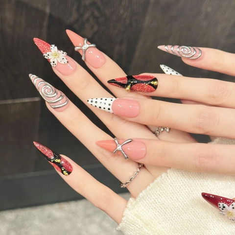 Unghie Finte a Pressione Lungo Stiletto Fatte a Mano Rosa Rosso a Pois Con Fiore Bianco 3D Filo Metallico a Spirale Argento Lusso