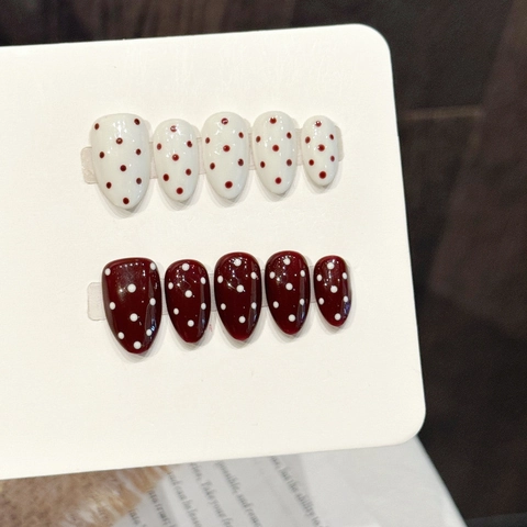 Handgemaakte Rood-Witte Polka Dot Contrastkleur Zoete Amandel Press-On Nagels Hoogglans Kunstnagels Voor Dames