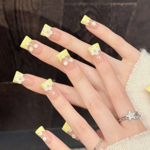 Franse Stijl Gele Tip Plaknagels Met 3D Witte Bloem Ontwerp Elegante Handgemaakte Bloemrijke Kunstnagels Voor Vrouwen Dagelijks Gebruik
