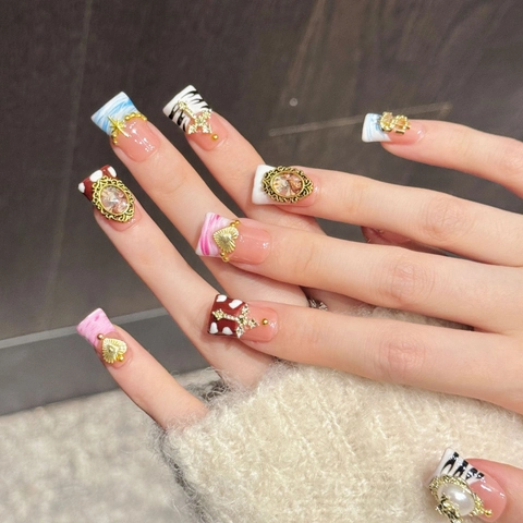 Uñas Postizas Hechas a Mano Estilo Palacio Barroco Oro Rosa Metal Cruz Corazón Diseño Retrato Vintage Relieve 3D Uñas para Mujer