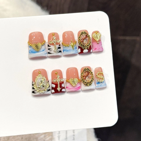Uñas Postizas Hechas a Mano Estilo Palacio Barroco Oro Rosa Metal Cruz Corazón Diseño Retrato Vintage Relieve 3D Uñas para Mujer