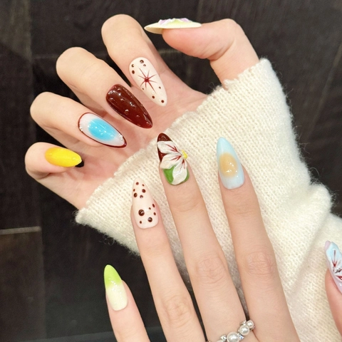 Faux Ongles à Coller Artisanaux Motifs Floraux Pois Relief 3D Étoile Couleur Contraste Forme Amande Pour Femmes