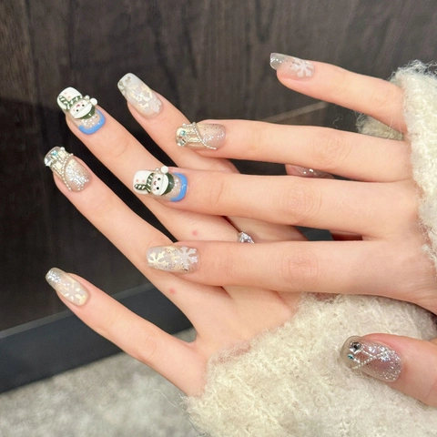 Handmade Christmas Snowman Press On Nails 3D Snowflake Rhinestone Artificial Pearl Short Coffin False Nails Winter Festive Party Nail Art