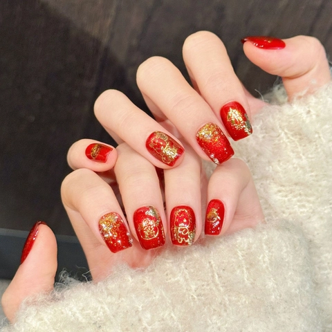 Unghie Finte Fatte a Mano Rosso Oro Foglia Stile Capodanno Gatto della Fortuna Rilievo Bara Extra Corta per Donna