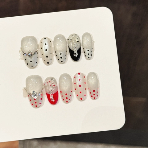 Handgefertigte Rot Schwarz Punktmuster Aufklebbare Nägel Mit 3D Schleife Strass Schimmer Katzenauge Oval Damen Kunstnägel