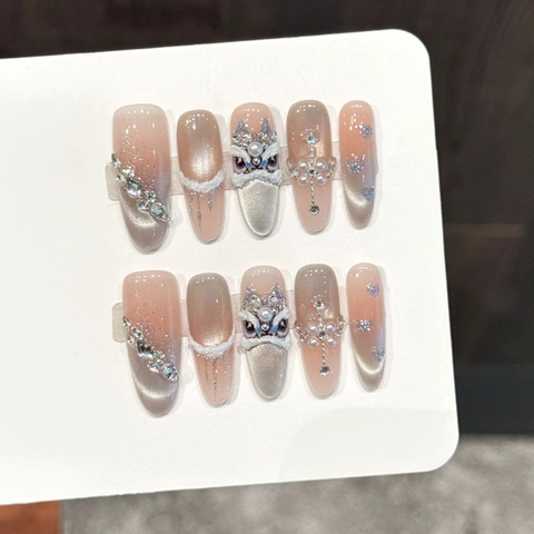 Handmade Cat Eye Press On Nails Luxurious Ice Crystal Fox Lion Design Rhinestone Artificial Pearl Long Almond Nail Patches