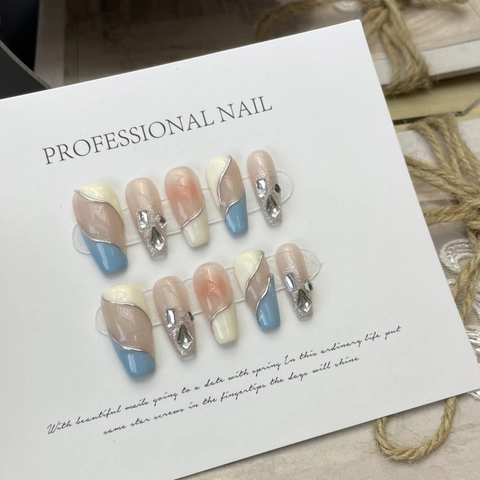 Handgemaakte Zoete Melkblauwe Kunstnagels Met Strass Sterpatroon Lange Doodskistvorm Voor Vrouwen Nagelsieraden