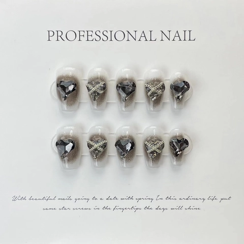 Handmade Dark Style Grey Gradient Heart Rhinestone Press On Nails With Metal Chain Decoration Resin Manicure For Women