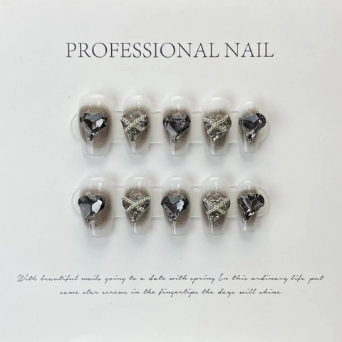 Unghie a Pressione Fatte a Mano Stile Dark Sfumatura Grigia Cuore Strass Con Decorazione a Catena in Metallo Resina per Donna
