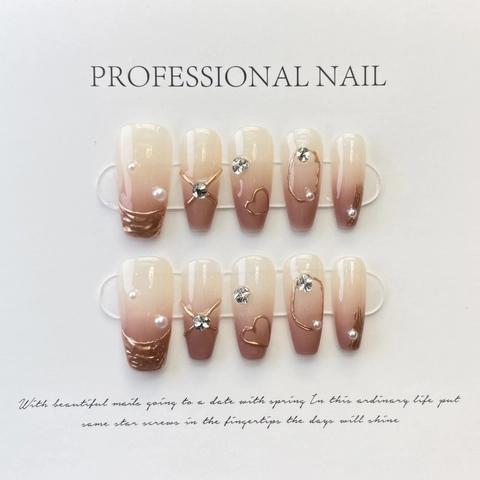 Uñas Postizas Artesanales Degradadas Con Decoración Corazón Dorado Perlas Artificiales Strass Estilo Francés Elegante Reutilizables