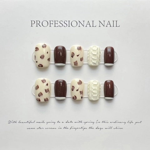 Uñas Postizas a Presión Hechas a Mano Blanco Leche Marrón Patrón de Vaca Bloque de Color Textura de Suéter 3D Uñas Artificiales