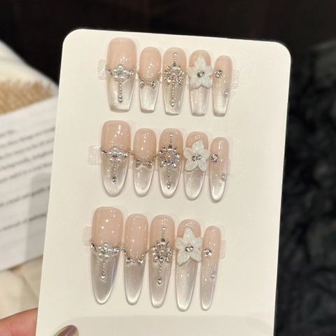 Unghie Finte Argento Bianco Occhio Di Gatto Con Decorazione Floreale 3D Gelsomino Strass Künstliche Perle Stile Francese Fatto A Mano