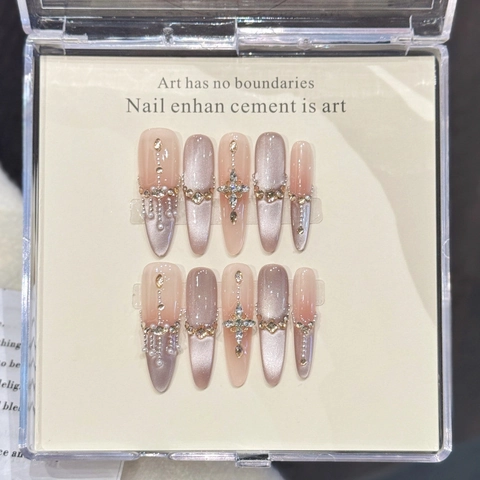Handmade Cat Eye Press On Nails Long Stiletto Gradient Nude Pink Silver With Rhinestone Artificial Pearl Metal Cross Elegant Manicure