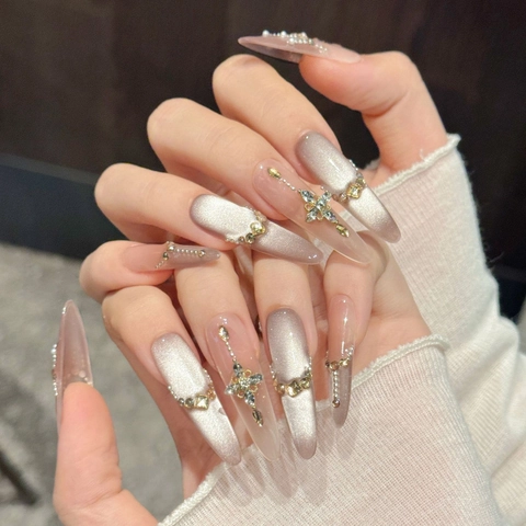 Handmade Cat Eye Press On Nails Long Stiletto Gradient Nude Pink Silver With Rhinestone Artificial Pearl Metal Cross Elegant Manicure